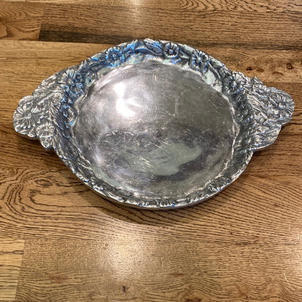 Pewter platter round